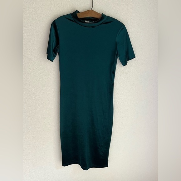 NWT Zara Trafaluc Green Velvet Dress - Picture 1 of 9